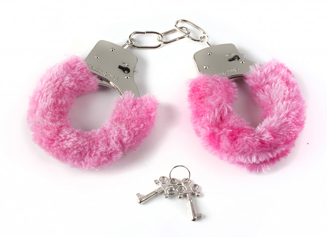 Металлические наручники с розовым мехом Furry Cuffs Pink (розовый с серебряным)